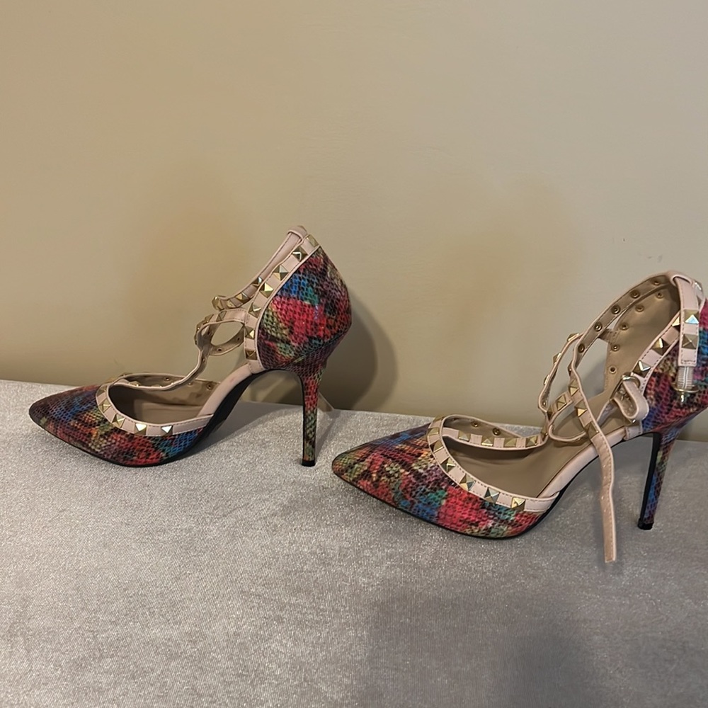 Heels - Picture 2 of 4